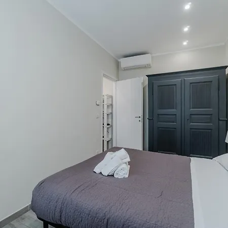 Guesthost - Cozy Flat Near Porta Nuova 아파트 토리노