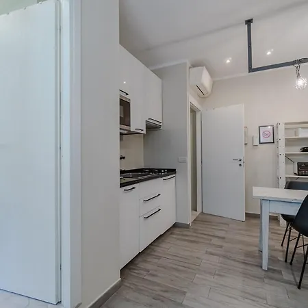 Guesthost - Cozy Flat Near Porta Nuova 公寓 都灵