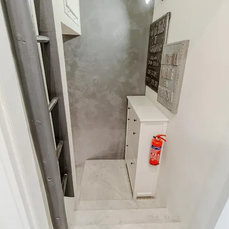 Guesthost - Cozy Flat Near Porta Nuova