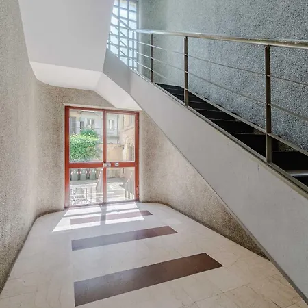 Guesthost - Cozy Flat Near Porta Nuova 公寓 *