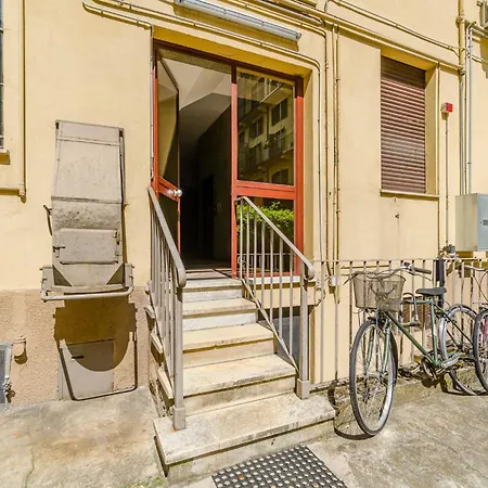 Guesthost - Cozy Flat Near Porta Nuova 公寓 *