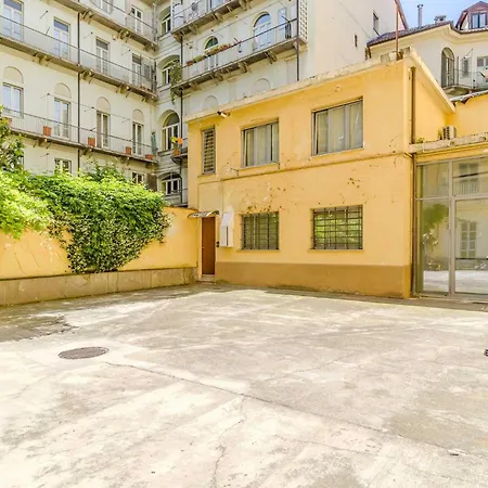 아파트 Guesthost - Cozy Flat Near Porta Nuova *